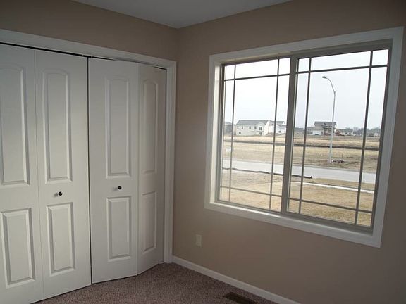 4th image of 306 NE Megan Ave