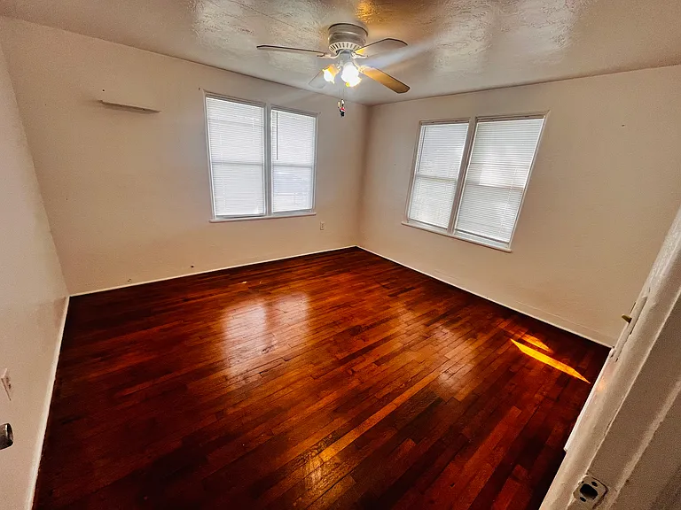 222 N Frederick Ave — Photo 7