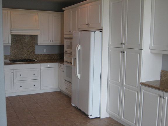 Granite Counter tops, Large Dinning area