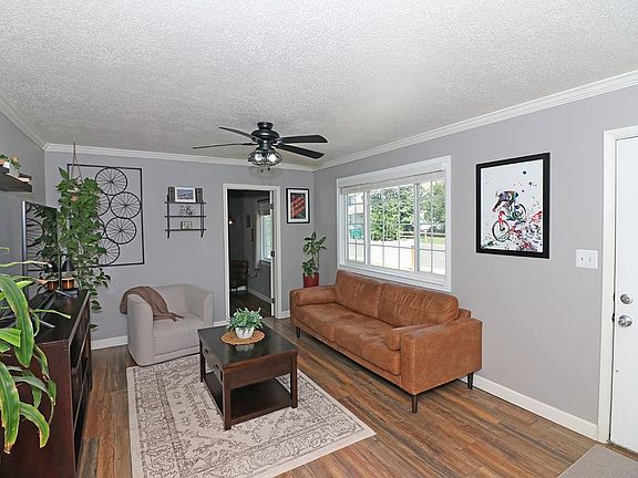 4th image of 537 Crawford Ln