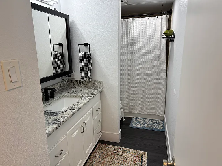 5740 Martel Ave #B12 — Photo 8