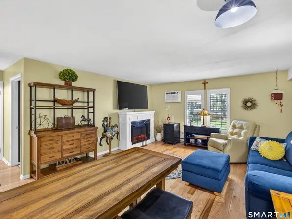 82 Longview Street #16, Waterford, CT 06385