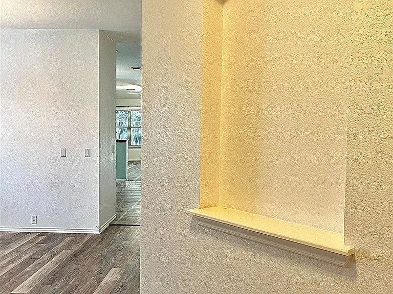 2117 Kimra Ln — Photo 4