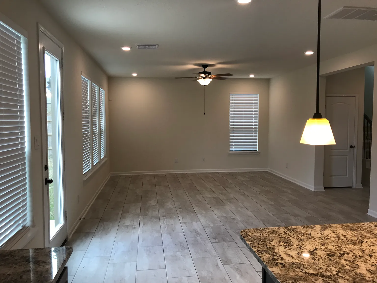 3 bed, 2.5 bath, 2004 sqft, $2,600 — Photo 4