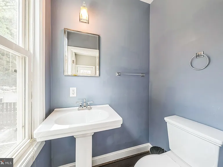 723 K St NE — Photo 14
