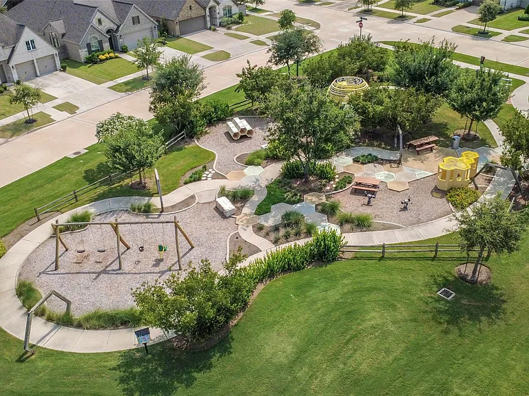 2206 Forest Trace Ln — Photo 35