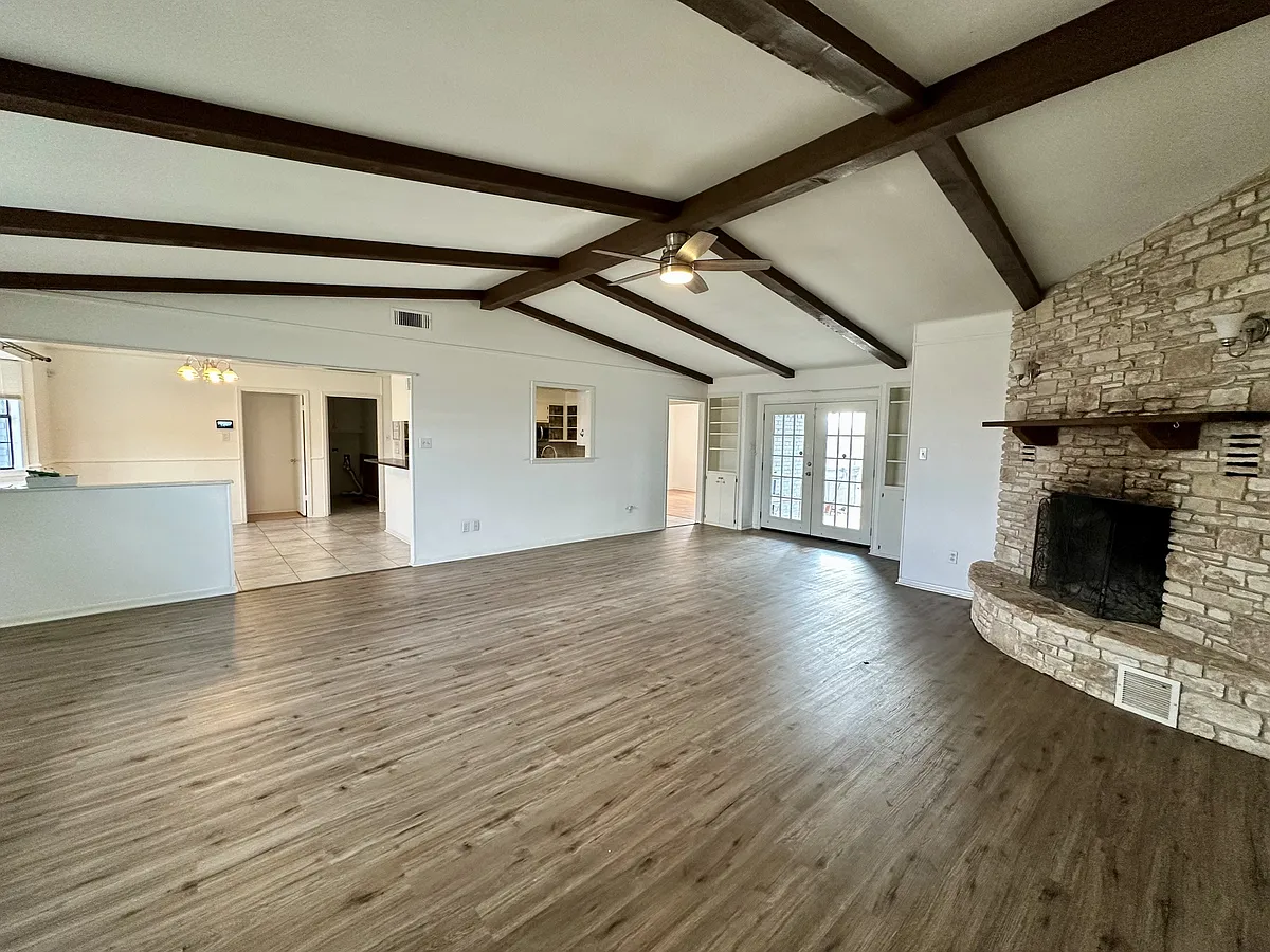 Building Photo - 211 Uecker