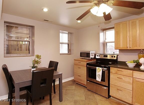 5th image of 837 W Montrose Ave APT G