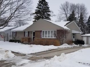 2114 Lexington Dr, Manitowoc, WI 54220