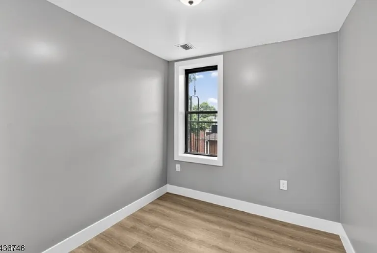 220 3rd St #17 — Photo 8