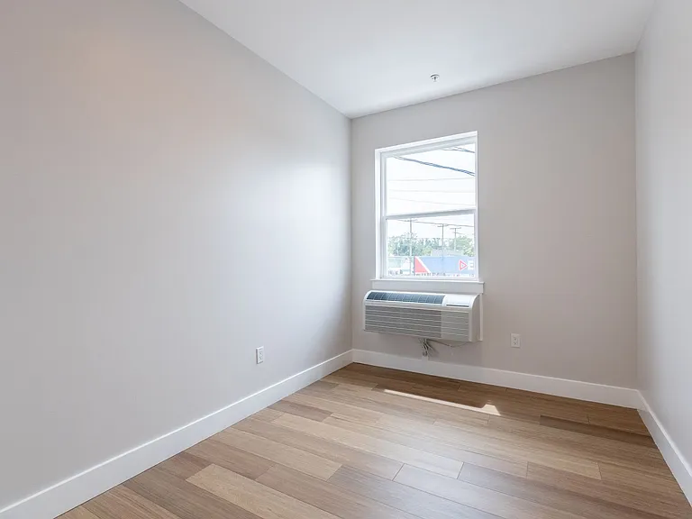 213 French St — Photo 32