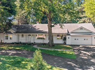 1417 Longfellow Dr, Temperance, MI 48182