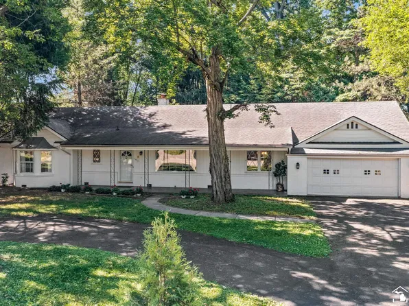 1417 Longfellow Dr, Temperance, MI 48182