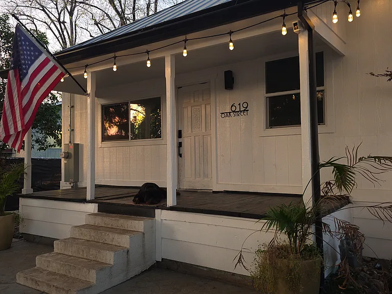 619 Oak St — Photo 4