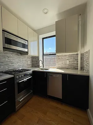 Rented by HOLTON REAL ESTATE INC. | media 23