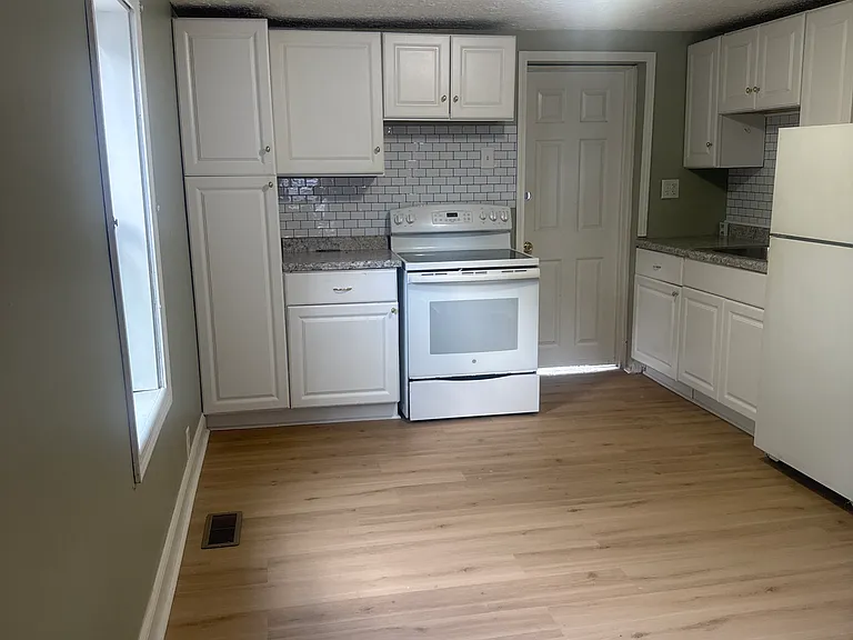 1186 Hunt Ave — Photo 4