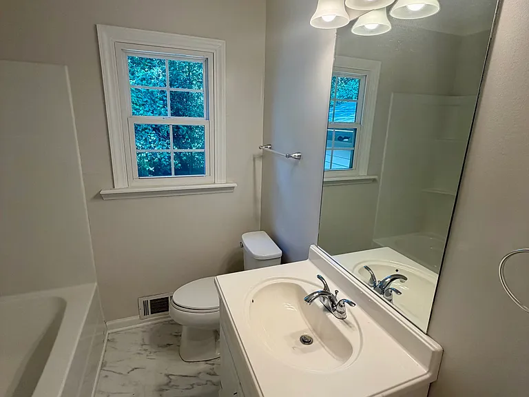 107 Stanley Ter — Photo 22
