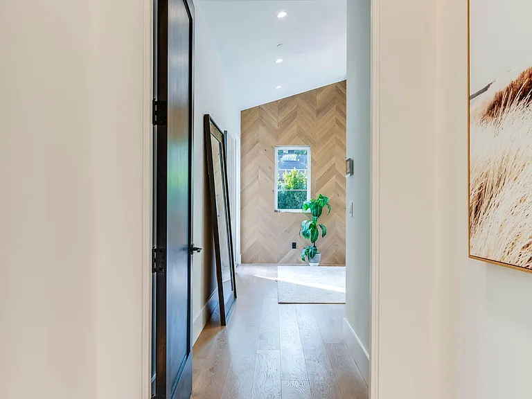 5323 Allott Ave — Photo 43