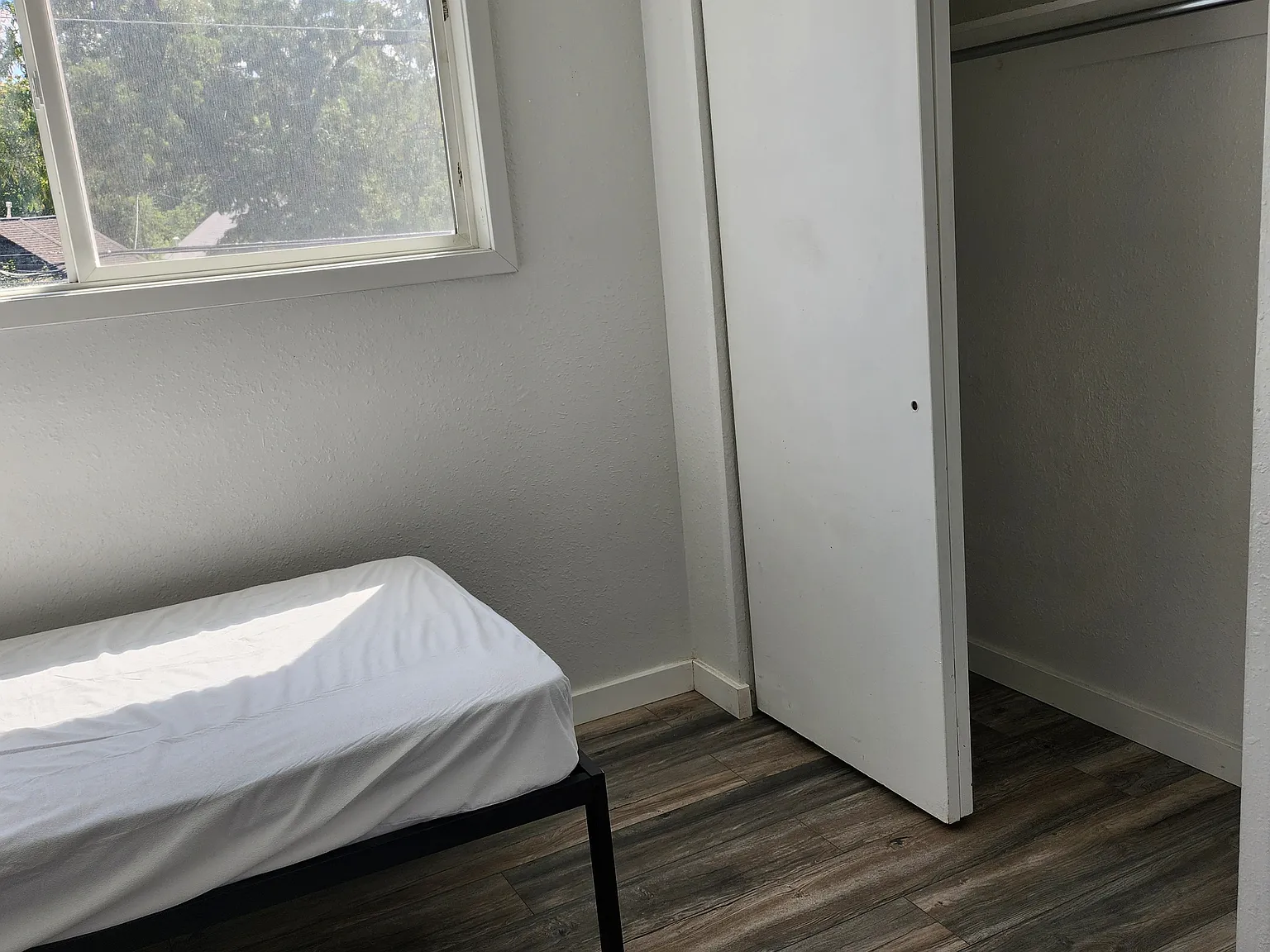 2 bed, 700 sqft, $1,200 — Photo 4