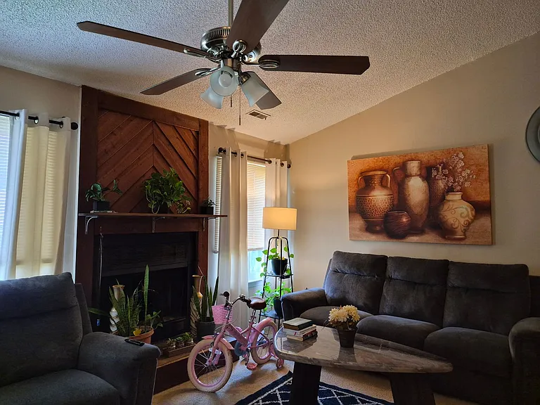 4694 Greenlaw Dr — Photo 4