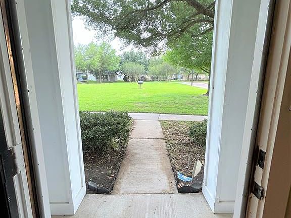4th image of 15851 W Park Ct