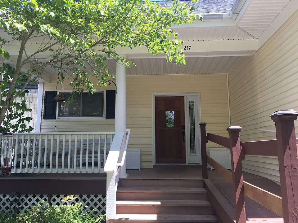 2nd image of 217 Donald St