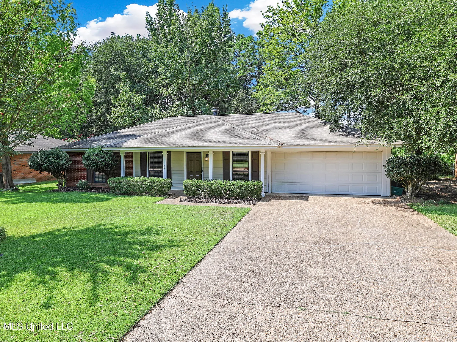 3 bed, 2.0 bath, 1370 sqft, $2,000 — Photo 1