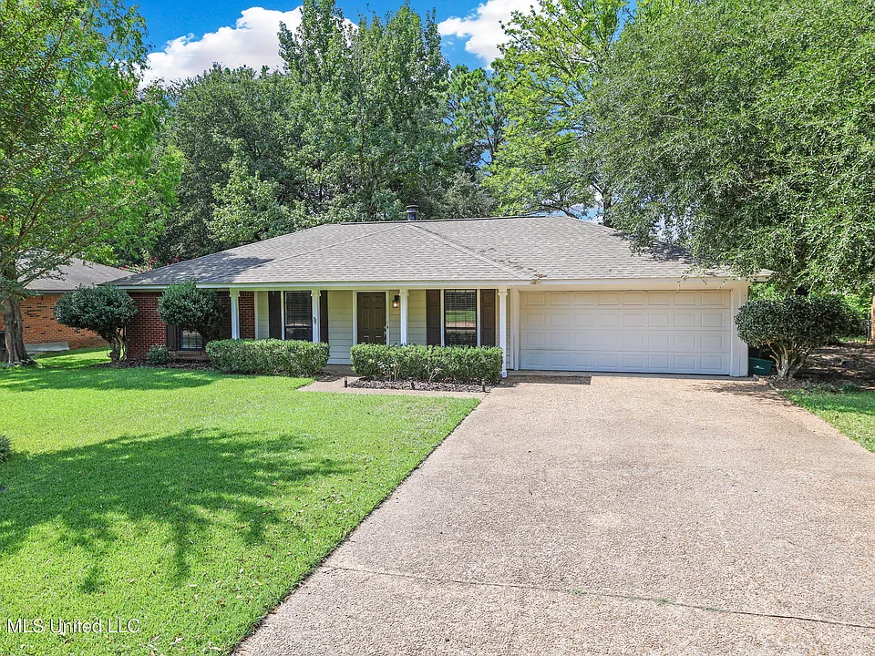 95 Twin Oaks Dr
