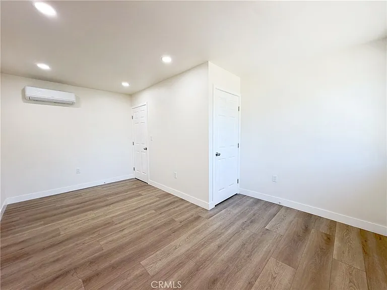 320 E Marshall St #B — Photo 12