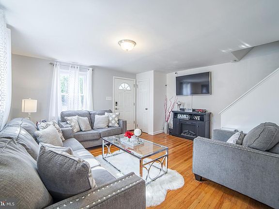 4th image of 3936 James St