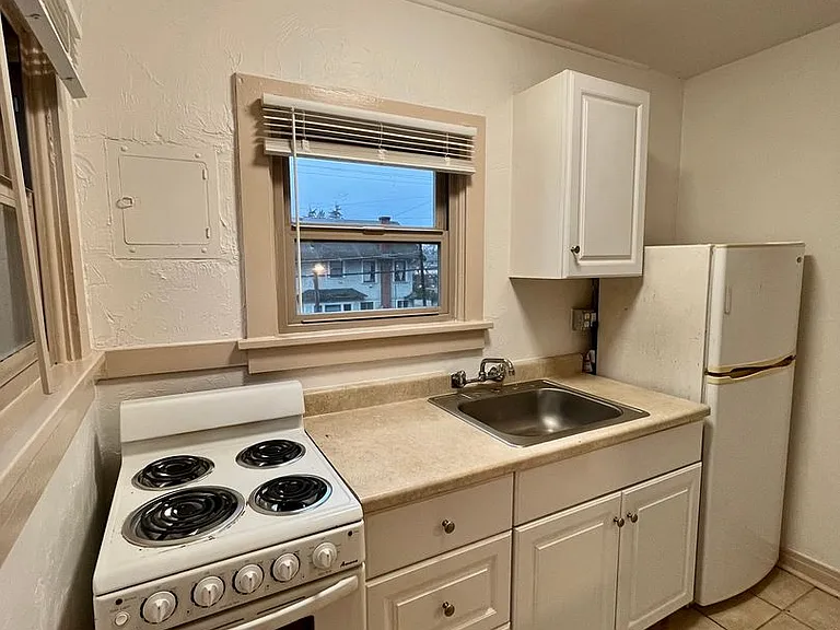 1312 Mill St — Photo 6