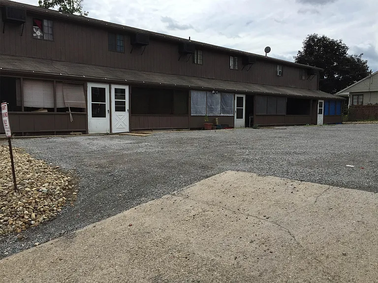 230 W Madison St #6 — Photo 4