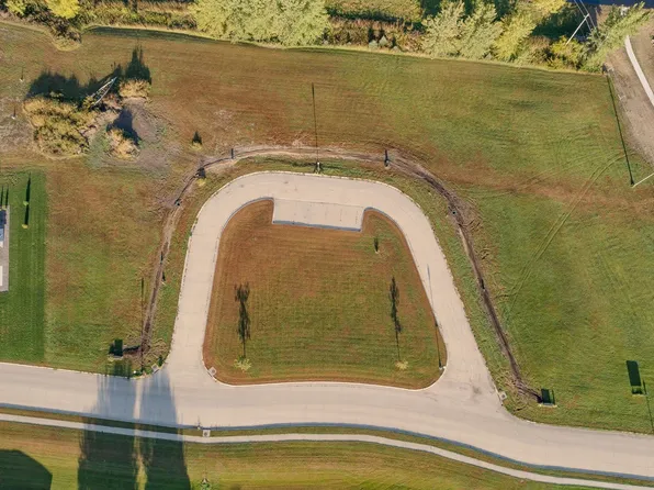 3206 Honeycomb Ct Unit 8A, Spirit Lake, IA 51360