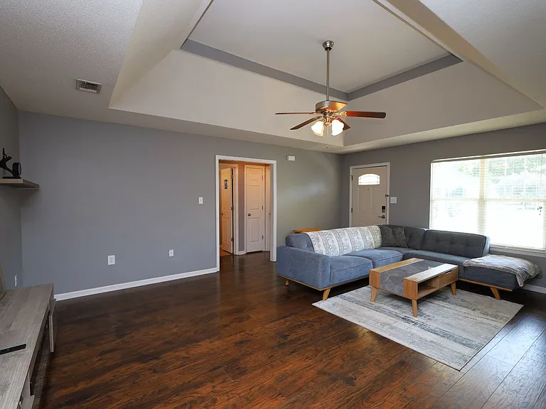 500 Bryson Cir — Photo 3