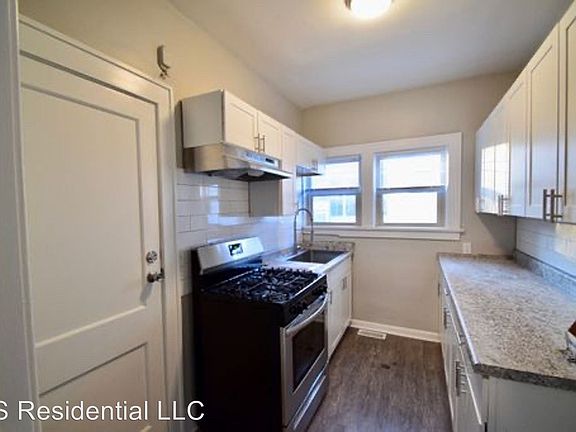 4th image of 406 Oak St APT 4