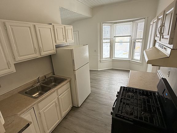 2nd image of 74 Jessamine Ave W