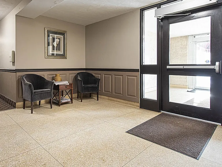 50 Adelaide Ave E #E — Photo 13