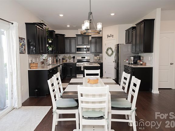 5th image of 3424 Southern Red Oak Ln