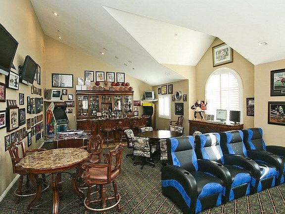 Huge Bonus Room
