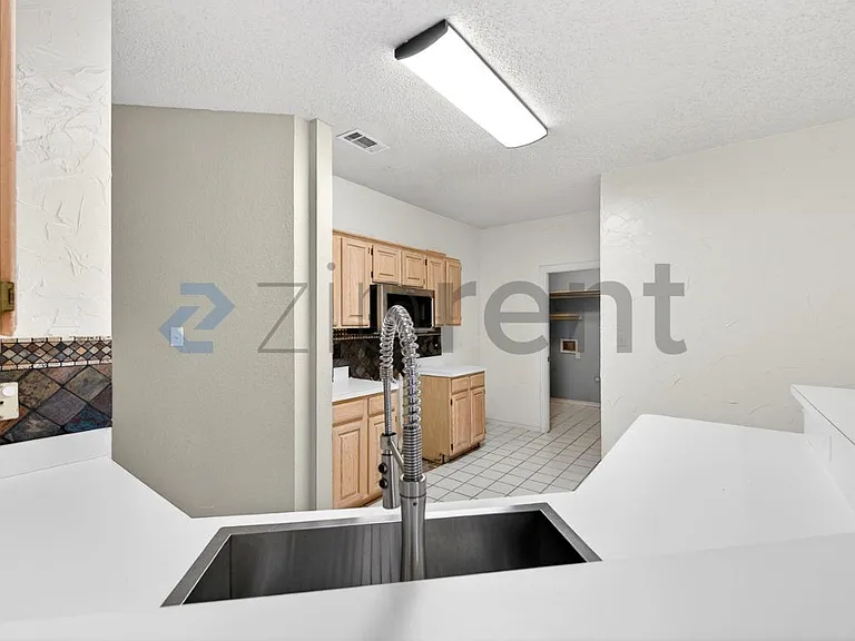 7011 Cottonwood Cir — Photo 10