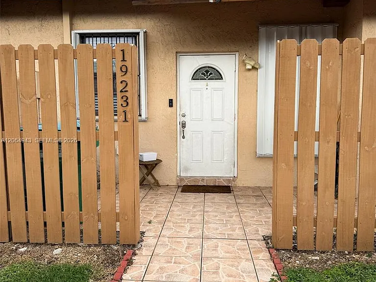 19231 NW 67th Pl — Photo 1