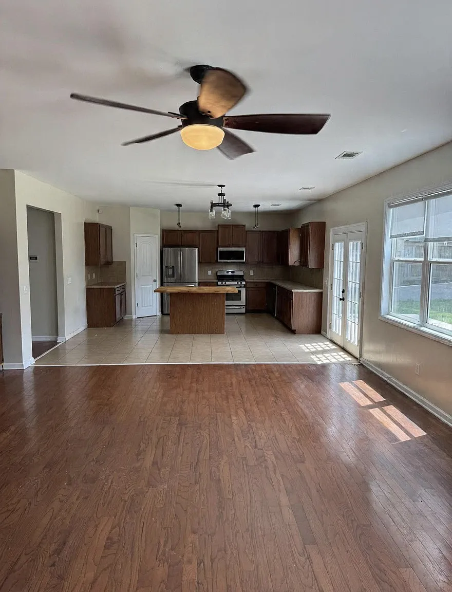 4 bed, 3756 sqft, $3,000 — Photo 3