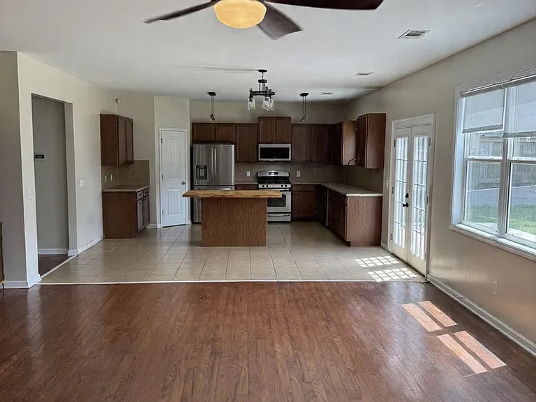 327 Hearthwood Dr — Photo 3