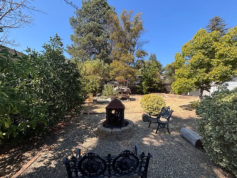 1637 Garnet Ln — Photo 27