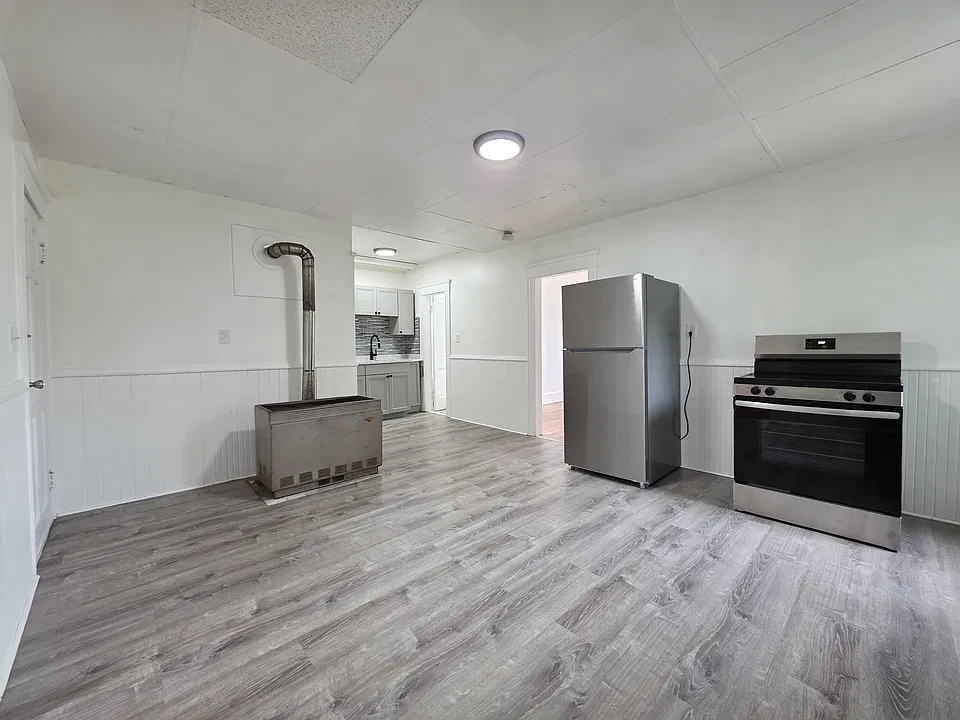  583 Willow St 3rdflr 2b/1b Updated Hardwoods Balcony! Petsok Laundry