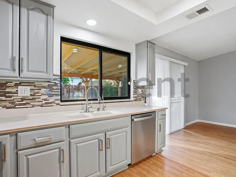 44119 Kirkland Ave — Photo 9