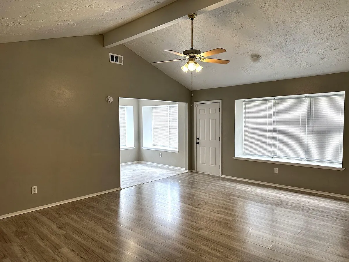 Building Photo - 9822 Rumbling Wood Ln