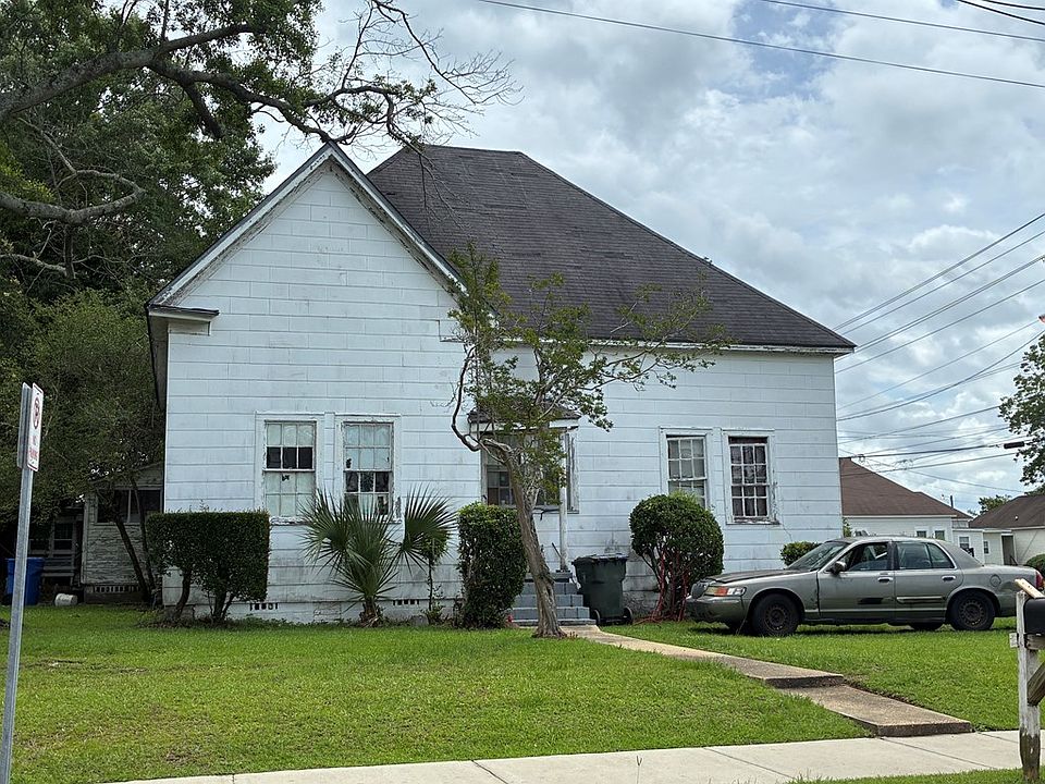 2nd image of 300 N Lena St