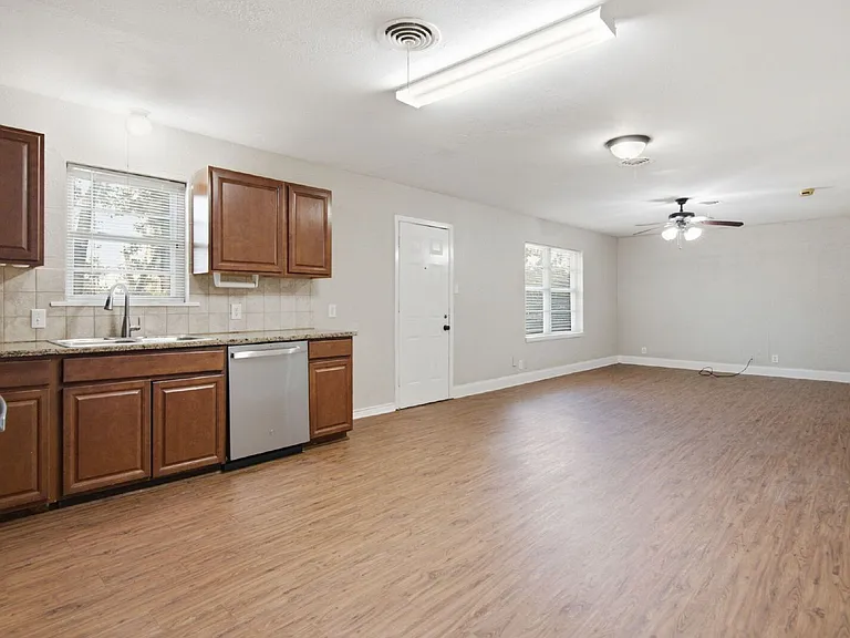 6500 Callahan Ct — Photo 6