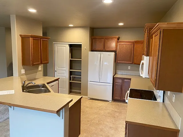 530 Woodlark Dr — Photo 5
